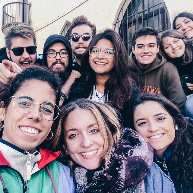 JOVENES